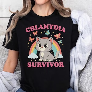 Puede incluir: Un juego de tres tazas de cerámica con un acabado mate moteado. Las tazas son de color crema, marrón claro y marrón oscuro. Cada taza tiene un diseño simple y minimalista y un asa redondeada.