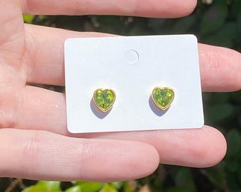 Natürliche Peridot Herz Ohrstecker S925 Sterling Silber Vergoldet | Grüne Edelstein-Herz-Ohrringe | August Birthstone Geschenk Edelstein Ohrstecker