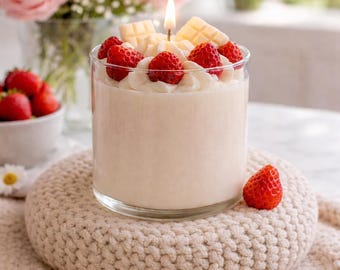 Erdbeer Dessert Kerze im Glas – Sojawachs handgemacht – Deko Kerze mit Schokoladenoptik – Erdbeer