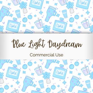 Könnte beinhalten: Ein sich wiederholendes Muster mit hellblauen Illustrationen von Parfümflaschen, Tassen, Gläsern und Blumenarrangements auf weißem Hintergrund. Der Text "Blue Light Daydream" und "Commercial Use" wird auf einem weißen Banner angezeigt.