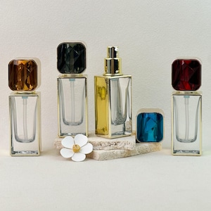 30ml Luxury Glass Perfume Atomizer, Gold-Plated Refillable Spray Bottle with Faceted Cap, Elegant Vanity Decor & Travel Fragrance Vial