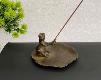 Figura decorativa de rana de latón estilo retro para quemador de incienso, ideal para el hogar y la oficina, o para colocar sobre un recipiente de escritorio.
