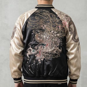 Chaqueta japonesa de recuerdo de Sukajan con diseño de dragón bordado de satén, abrigo karakuri universitario universitario Harajuku