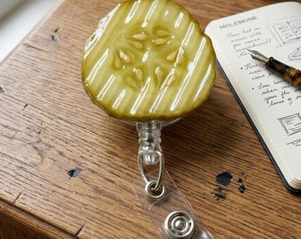 Badgehaspel grappige augurk - realistische plak klei, intrekbare ID-houder cadeau voor verpleegster