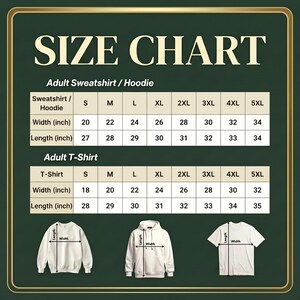 Puede incluir: Una tabla de tallas para sudaderas, sudaderas con capucha y camisetas de adulto sobre un fondo verde oscuro. La tabla enumera anchos y largos en pulgadas para las tallas S a 5XL. Debajo de las tablas hay ilustraciones de las prendas.