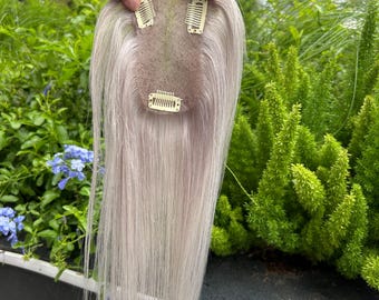 Extensiones de cabello humano ultrafinas de 7 x 11 cm, color blanco y gris, con clips.