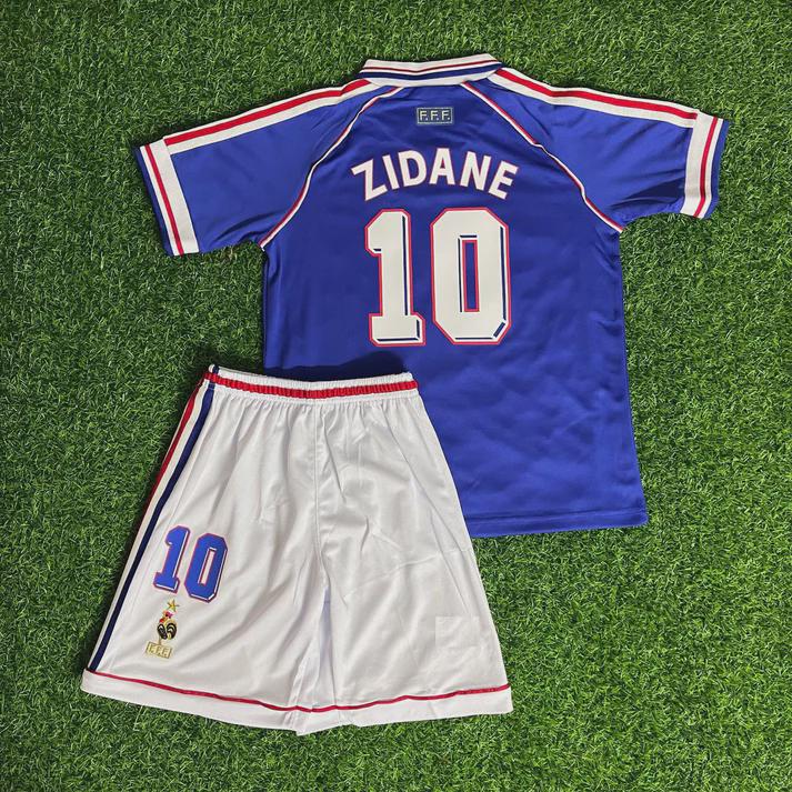 Pourquoi le maillot France 98 de Zidane ne sera pas vendu aux enchères