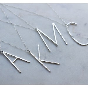 Collar de la carta de plata, collar inicial de plata, collar personalizado, collar inicial grande, collar de carta grande, regalo de dama de honor
