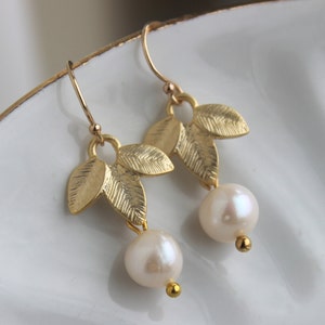 Gold Freshwater Pearl Earrings Gold Leaf Earrings - White Pearl Earrings - Gold Pearl Jewelry Bridesmaid Earrings - Pearl Bridal Earrings