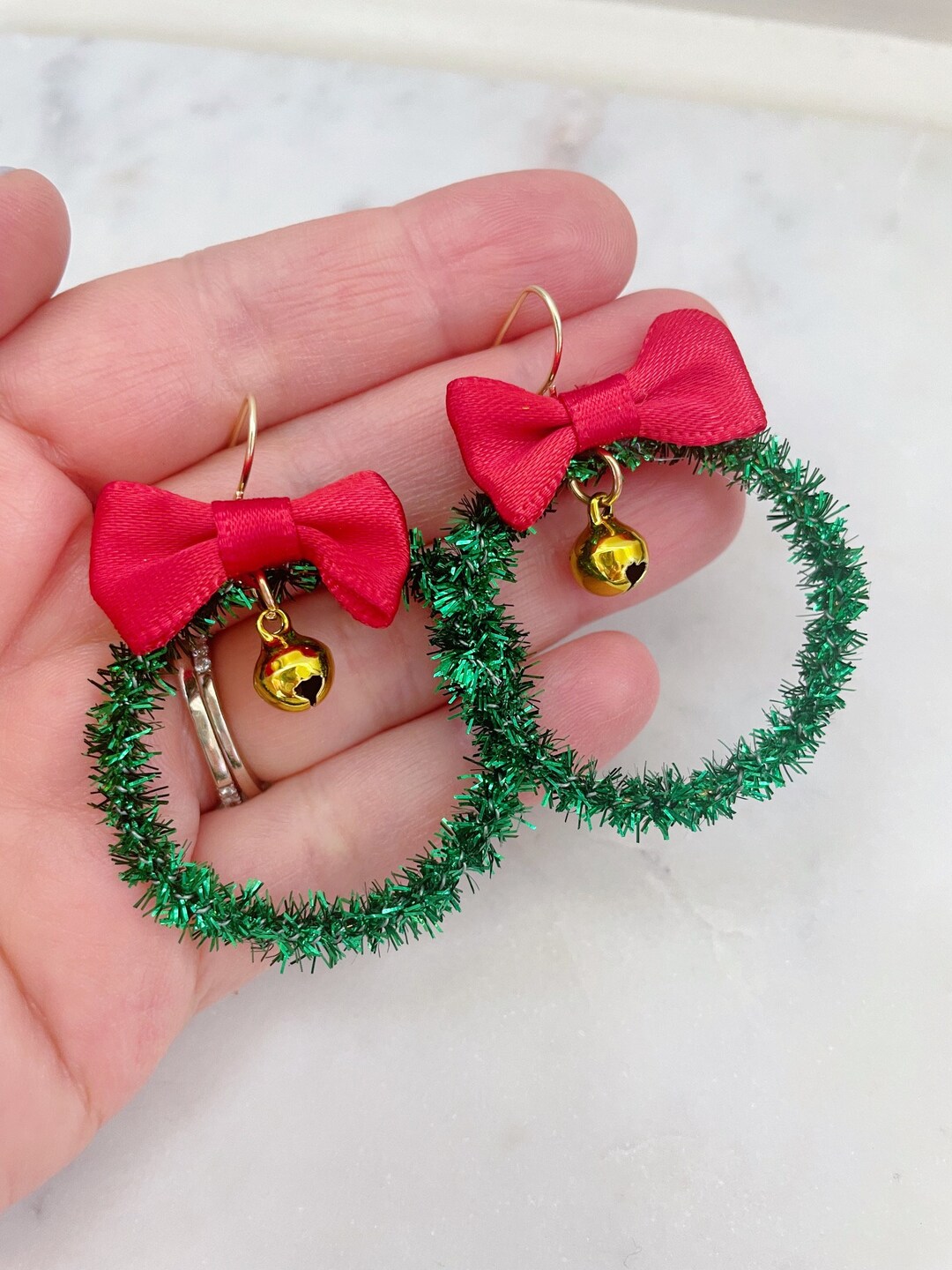 Orecchini creativi a forma di palla di Natale, divertenti orecchini a goccia, orecchini natalizi da donna, graziosi orecchini a sfera di Natale, ideali come regalo per donne e ragazze, Plastica