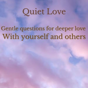 Könnte beinhalten: Bild mit einem Hintergrund aus Wolkenhimmel in Lila- und Blautönen. Brauner Text lautet "Quiet Love", gefolgt von "Gentle questions for deeper love With yourself and others." Das PureHouse-Logo befindet sich unten.