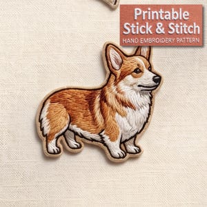 Op de afbeelding: Een geborduurde patch van een Corgi-hond met bruine, beige en witte vacht, staand in profiel. Boven de hond staat een rechthoekig oranje label met de witte tekst: Printable Stick & Stitch HAND EMBROIDERY PATTERN.