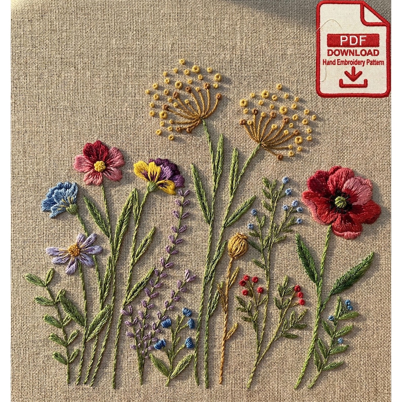Peut inclure: Broderie florale faite &agrave; la main avec une vari&eacute;t&eacute; de fleurs color&eacute;es, dont des coquelicots rouges, des bleuets bleus et des fleurs jaunes, sur un fond de tissu beige. L'image comprend un graphique de t&eacute;l&eacute;chargement PDF.