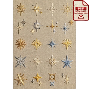 Può includere: Motivi a stella ricamati in oro, giallo e blu su tessuto beige. I disegni variano per dimensioni e stile. Un'icona di download PDF rossa e bianca si trova nell'angolo in alto a destra. Modello di ricamo a mano.