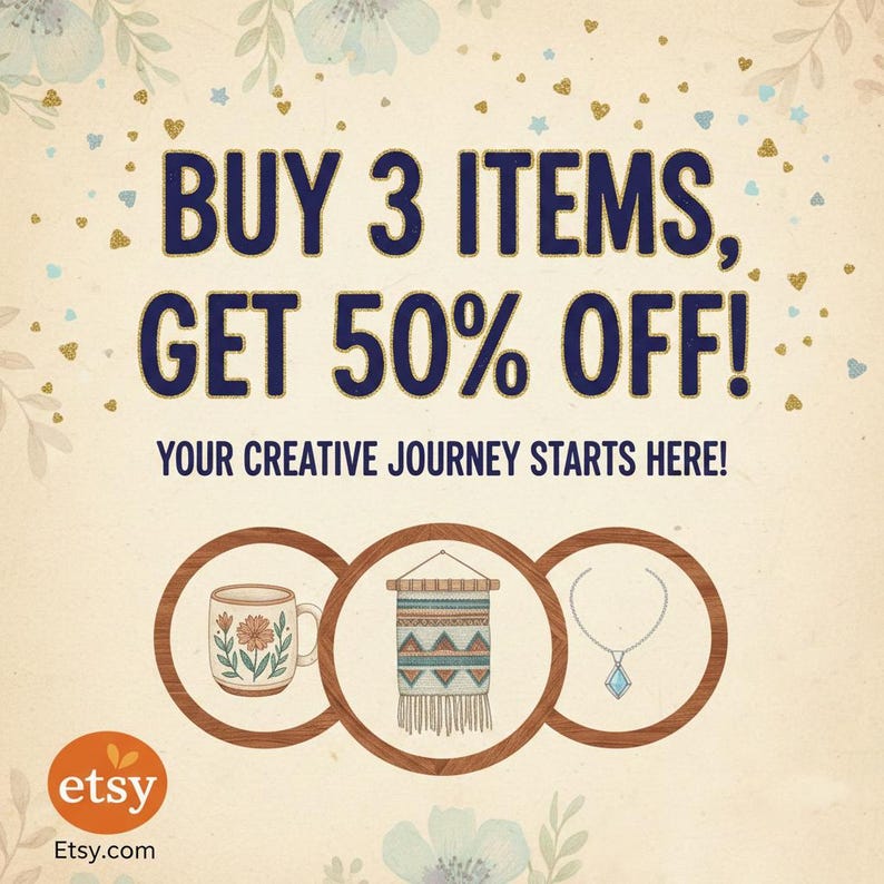 Peut inclure: Graphique promotionnel Etsy avec le texte &laquo;&nbsp;ACHETEZ 3 ARTICLES, OBTENEZ 50&nbsp;% DE R&Eacute;DUCTION&nbsp;!&nbsp;&raquo; et &laquo;&nbsp;VOTRE VOYAGE CR&Eacute;ATIF COMMENCE ICI&nbsp;!&nbsp;&raquo;. L'image pr&eacute;sente une tasse, une tenture murale et un collier dans des cadres circulaires.