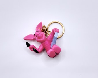 Llavero de Piglet / Llavero de Winnie the Pooh / Colgante para bolso hecho con juguetes reciclados / Lindo accesorio de Piglet / Regalo inspirado en Disney / Llavero original
