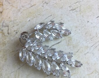 Clear crystal feceted brooch