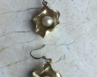 Beachy gold and white pearl drop earrings