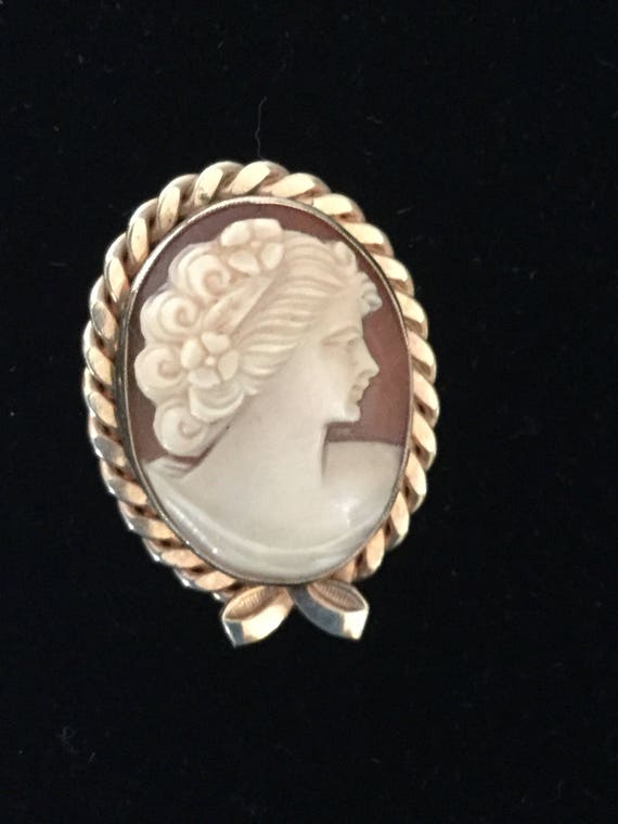 Shell cameo brooch 14k - image 1