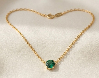 Delicata collana con solitario di smeraldo, vermeil in oro 14 carati, argento sterling, pendente minimalista