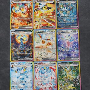 Puede incluir: Nueve cartas coleccionables de Pokémon con ilustraciones coloridas de varios personajes. Las cartas, con borde rosa, están dispuestas en una cuadrícula de 3x3. Cada carta muestra un Pokémon diferente, con diseños y textos únicos.