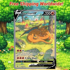 Op de afbeelding: Een Charizard V Pokémon-verzamelkaart. De kaart toont een illustratie van een slapende oranje draak in een graslandschap. De kaart bevat tekst als "Incinerate" en "Heat Blast". De kaart staat tegen een achtergrond van groen gebladerte.