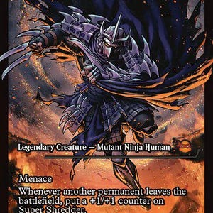 Puede incluir: Una carta coleccionable titulada Super Shredder que muestra a un personaje con armadura oscura, cuchillas afiladas en las manos, un casco con púas y una capa ondeante. El fondo presenta colores naranja y negro ardientes con texto.