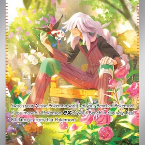 Può includere: Una carta Allenatore Pokémon intitolata "Tranquillità di AZ". La carta presenta un'illustrazione di una persona con i capelli bianchi e un abito marrone, seduta su una panchina. Lo sfondo include fiori e vegetazione. Il testo della carta descrive le azioni di gioco.
