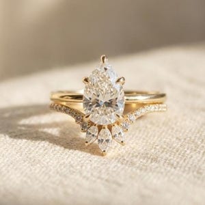 Birnenschliff Verlobungsring Set, 14k Gold Moissanite Ring, V-förmige Krone Ehering, einzigartige Brautstapel, Stapeln Ehering Set