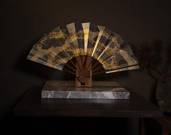Abanico plegable japonés vintage – Sensu negro degradado con detalles en pan de oro (Hecho en Japón)