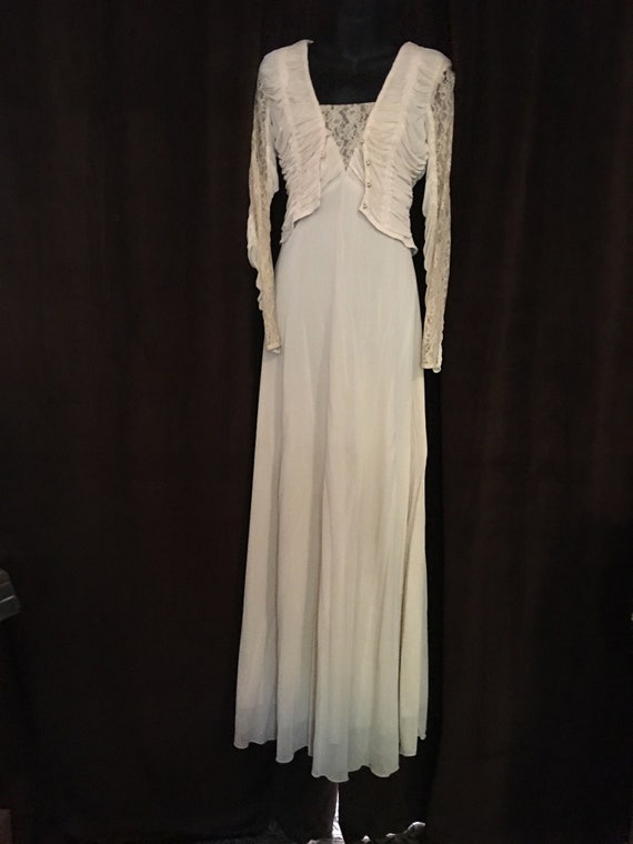 Elegant Romantic lace and cream silk dress with bo