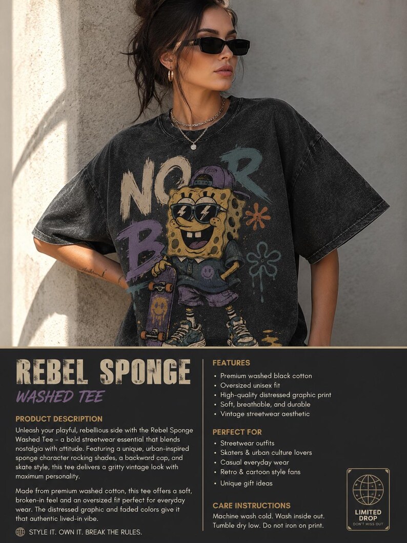 Puede incluir: Una camiseta oversize de algod&oacute;n negro lavado con un estampado gr&aacute;fico de un personaje de esponja amarillo que lleva gafas de sol y una gorra morada, sosteniendo un monopat&iacute;n. El texto "NOOR" est&aacute; impreso en letras grandes sobre el gr&aacute;fico.