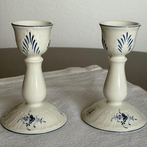 ヴィンテージ ヴィレロイ＆ボッホ ヴィユー・ルクセンブルク キャンドルスティック | 青と白の花柄キャンドルホルダー | 磁器製 2個セット | コテージコアインテリア
