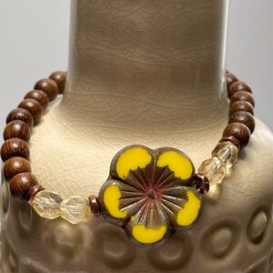Yellow Spring Flower Bracelet, Hibiscus flower, Gift for Mom, Czech Glass Jewelry, Spring Stretch Bracelet, Womens Bracelet, Gift for Her