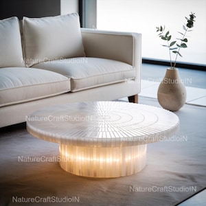 Weißer Selenit Couchtisch Rund, beleuchteter Stein Mitteltisch, moderne minimale Wohnzimmermöbel, Luxusdesignerdekorstück
