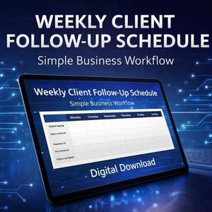 Op de afbeelding: Een digitale tablet toont een sjabloon voor een "Weekly Client Follow-Up Schedule" met een eenvoudig workflowontwerp. Het scherm toont een tabel met kolommen voor elke dag van de week en rijen voor klantinformatie. De achtergrond is donkerblauw met een printplaatontwerp.