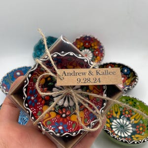 Ręcznie robione miseczki z płytek: prezent dla gości weselnych z Meksyku