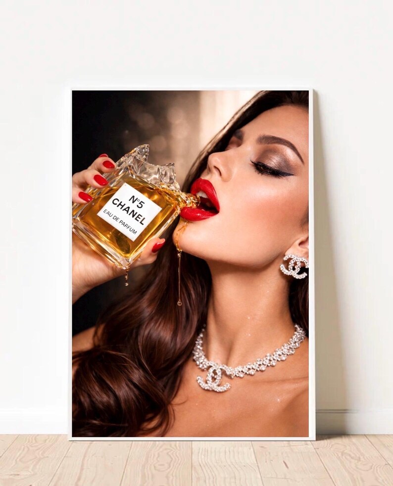 Póster de perfume de cóctel de lujo inspirado en Chanel - decoración de pared - lámina enmarcada imagen 2