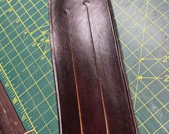 Tawse en cuir - Environ 20 pouces de long, 3 pouces de large - sur la base de la pagaie Reform