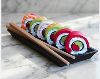 Organizador de pastillas semanal Sushi – Contenedor de suplementos Rainbow Roll - ForgeCore con licencia