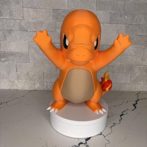 Glumanda GrumpyMon Pokémon Statue, 3D gedruckte Figur, lizenzierte große Schreibtischdekoration Pokémon Sammlergeschenk