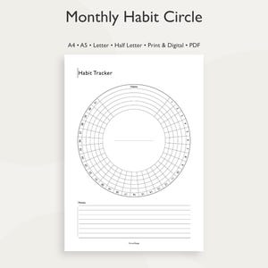 Könnte beinhalten: Eine weiße Keramik-Tasse mit schwarzem Henkel und dem Text "But First, Coffee" in fetter, schwarzer Schrift. Die Tasse steht vor einem verschwommenen Hintergrund, der ihr klares Design hervorhebt.