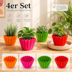Könnte beinhalten: Ein 4er-Set Pflanzen-Übertöpfe in Orange, Pink, Grün und Rot. Die Töpfe haben ein gefaltetes, an Cupcake-Förmchen erinnerndes Design. Das Bild zeigt die Töpfe mit verschiedenen Grünpflanzen sowie vier leere Töpfe in einzelnen Quadraten.