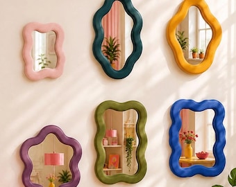Soft Squiggly Mirror, Cloud, Moss Green, Samt Spiegel, 33x23cm, Wavy Mirror, Wandspiegel, Biophilic Decor, Dopamin Decor, bunt, Badezimmer