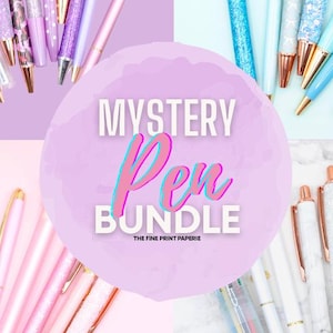 Op de afbeelding: Een verzameling decoratieve pennen in verschillende kleuren, waaronder roze, paars, blauw en wit. Sommige pennen hebben glitter, diamantvormige accenten en patronen. De afbeelding bevat de tekst "Mystery Pen Bundle".