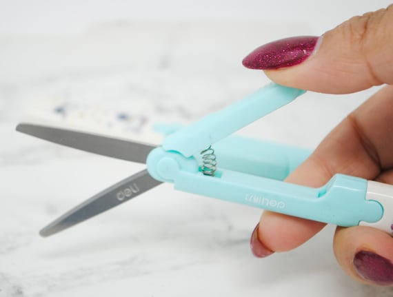 MINI POCKET SCISSORS W/protective Case Crafting Crossstitch