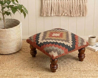 Banqueta Kilim feita à mão, otomana com medalhão em tons terrosos, banquinho pequeno em estilo sudoeste com pés de madeira - apoio para os pés boho chic - decoração tribal para casa