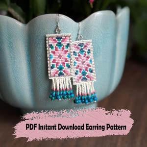 Puede incluir: Un juego de tres tazas de cerámica con un acabado mate moteado. Las tazas son de color crema, gris claro y gris oscuro. Cada taza tiene un diseño simple y minimalista.