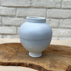 Hand-Thrown White Stoneware Moon Jar – Wabi Sabi Decorative Ceramic Vase – Minimalist White Pottery Vessel