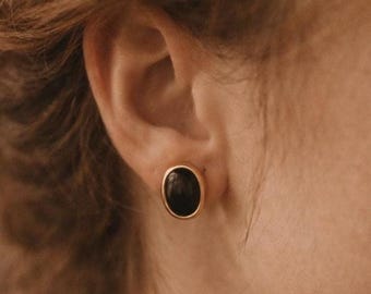 Pendientes de ónix negro con engaste de bisel en oro vermeil, pendientes minimalistas para uso diario.